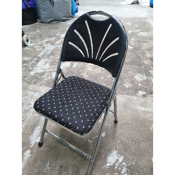 luxe-klapstoel-zwart stoelen-verhuur